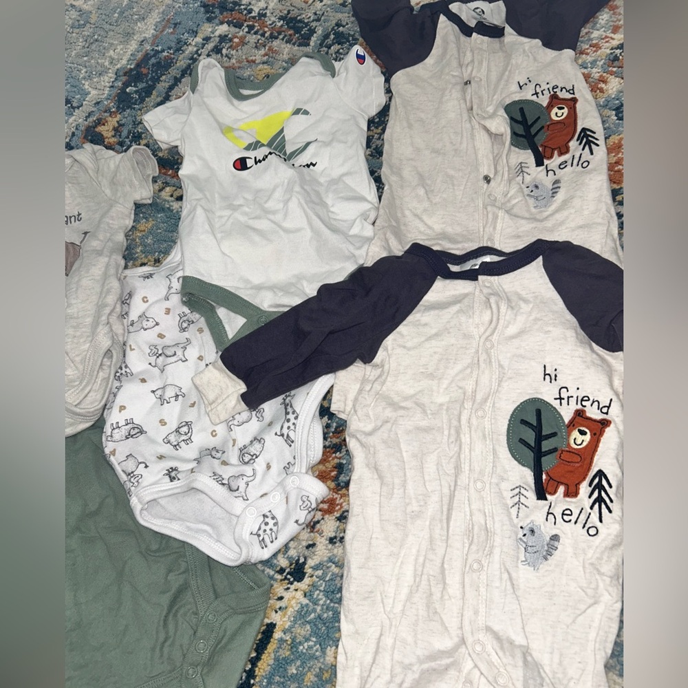 Baby girl clothes lot (0-3) and (3-6) month